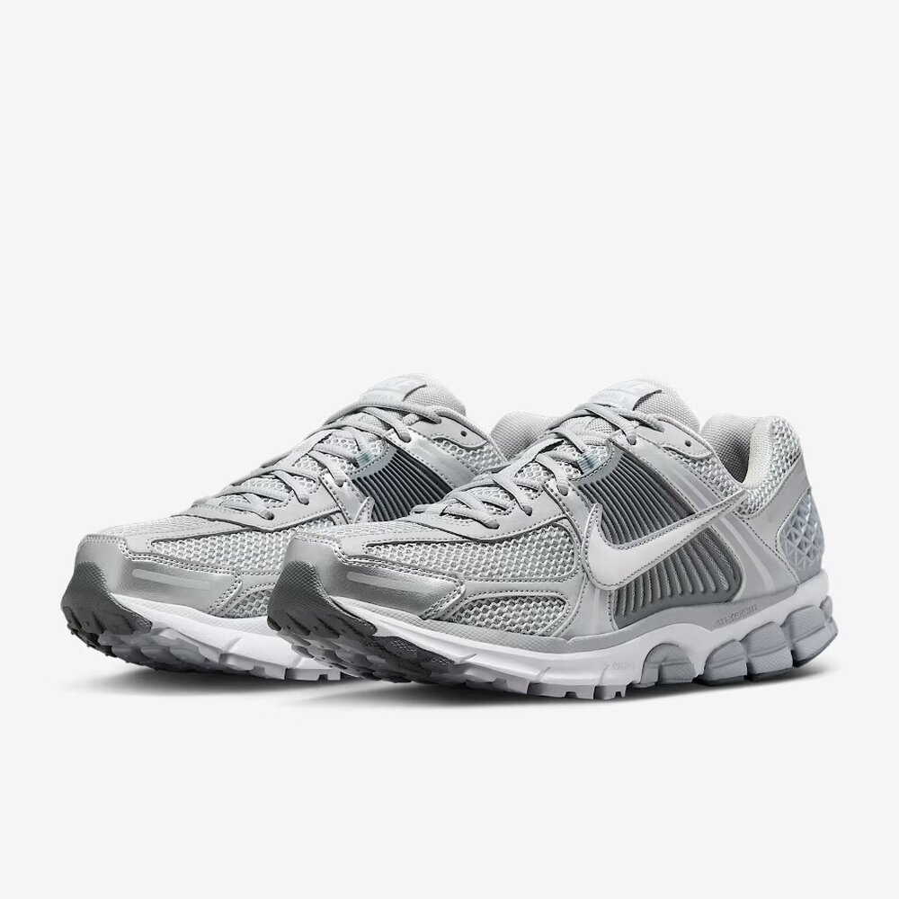 Nike Zoom Vomero 5 - Womens Size 7